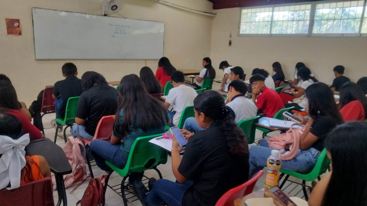 TRES MIL 800 ESTUDIANTES PRESENTAN EXAMEN DE ADMISIÓN EN EL COBACAM