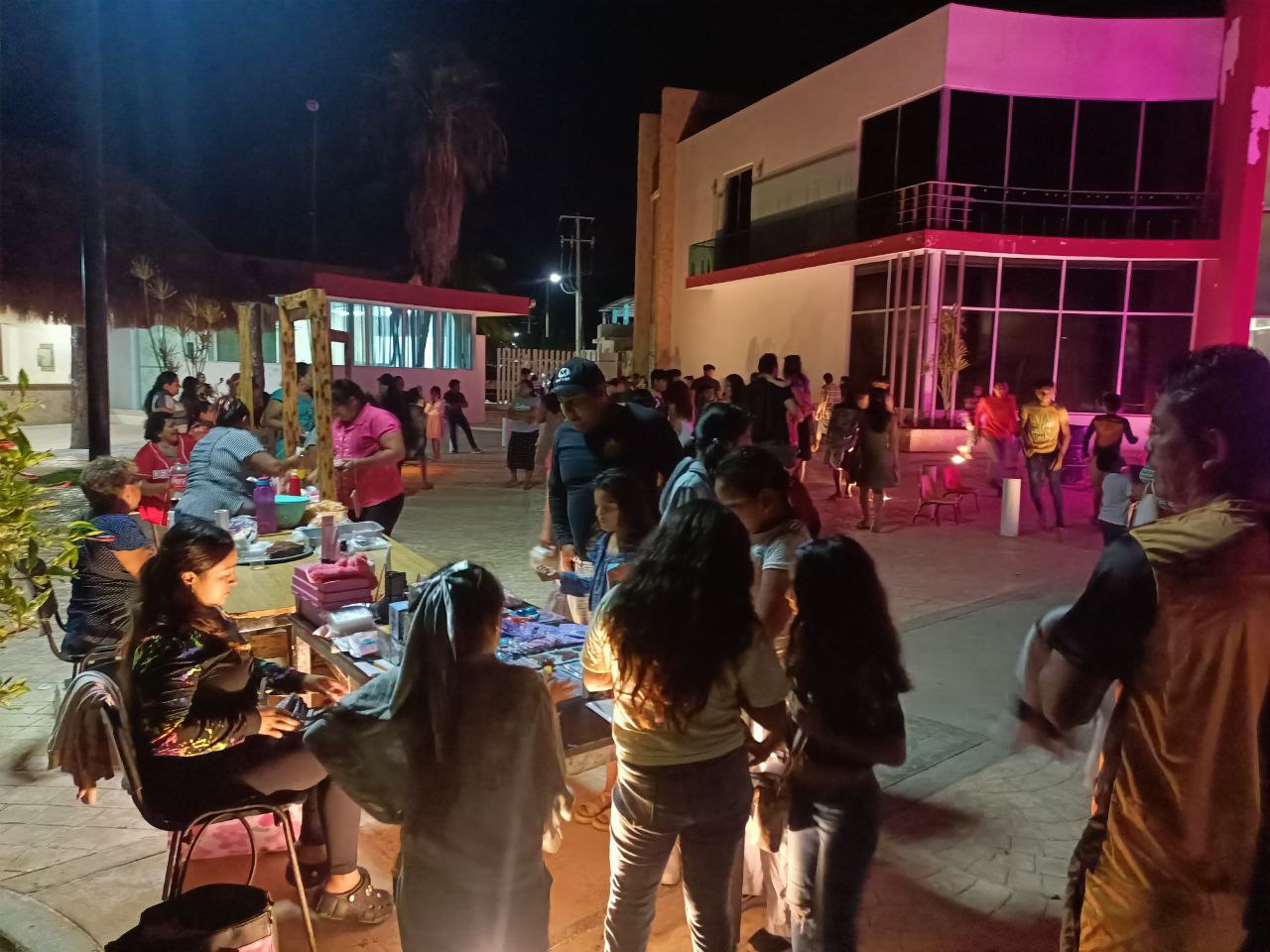 EN FARO DE ISLA ARENA, USUARIAS REALIZAN KERMES PARA INCENTIVAR ECONOMÍA