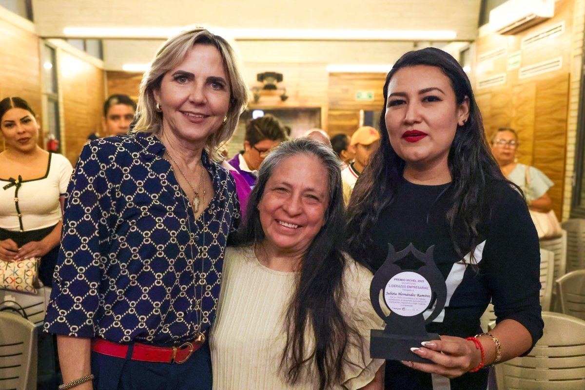 IMEC ENTREGA EL PREMIO IXCHEL 2025 AL LIDERAZGO DE SEIS MUJERES EJEMPLARES EN ESCÁRCEGA