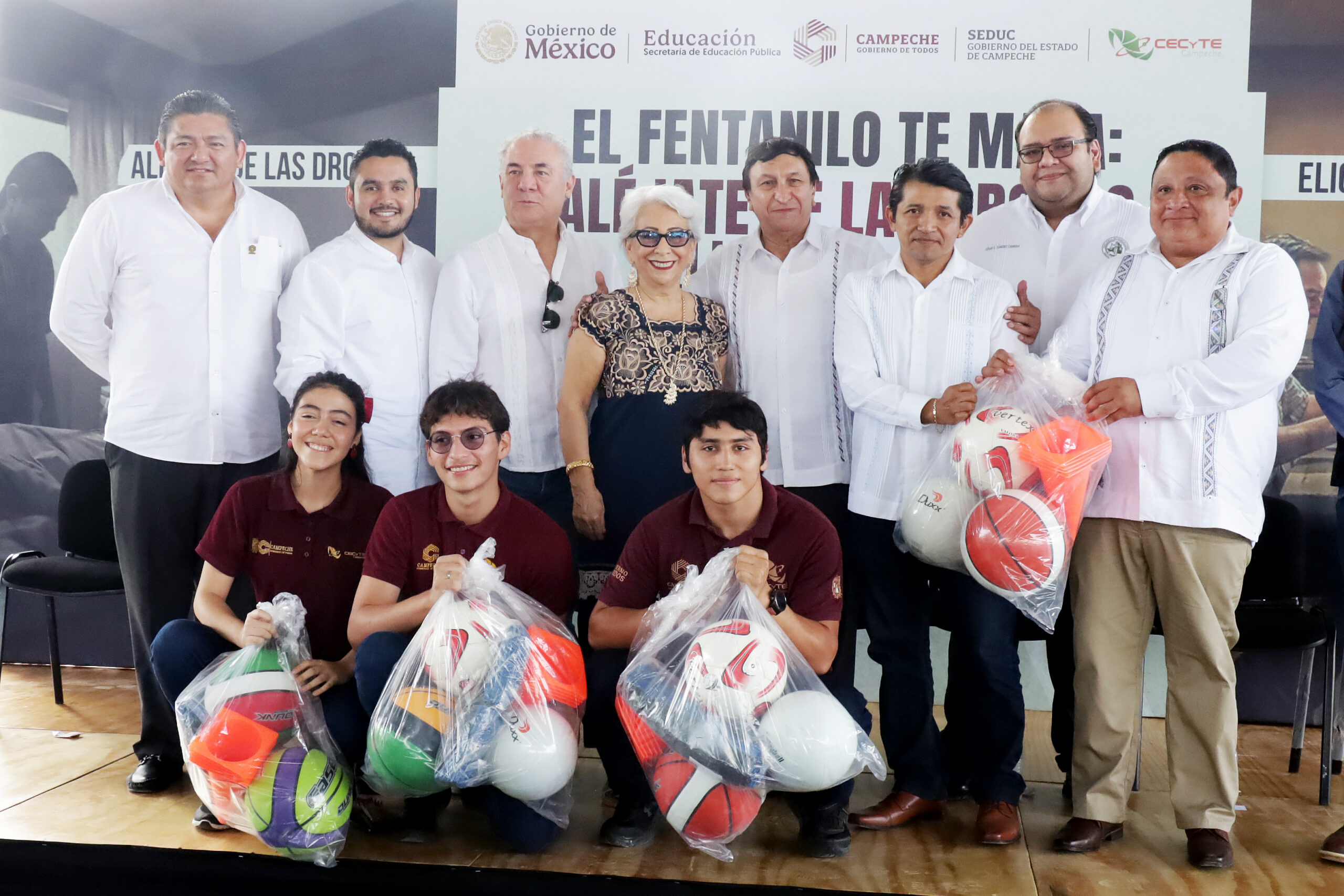 LAYDA CUMPLE SU PALABRA A LAS Y LOS ALUMNOS DEL CECyTEC