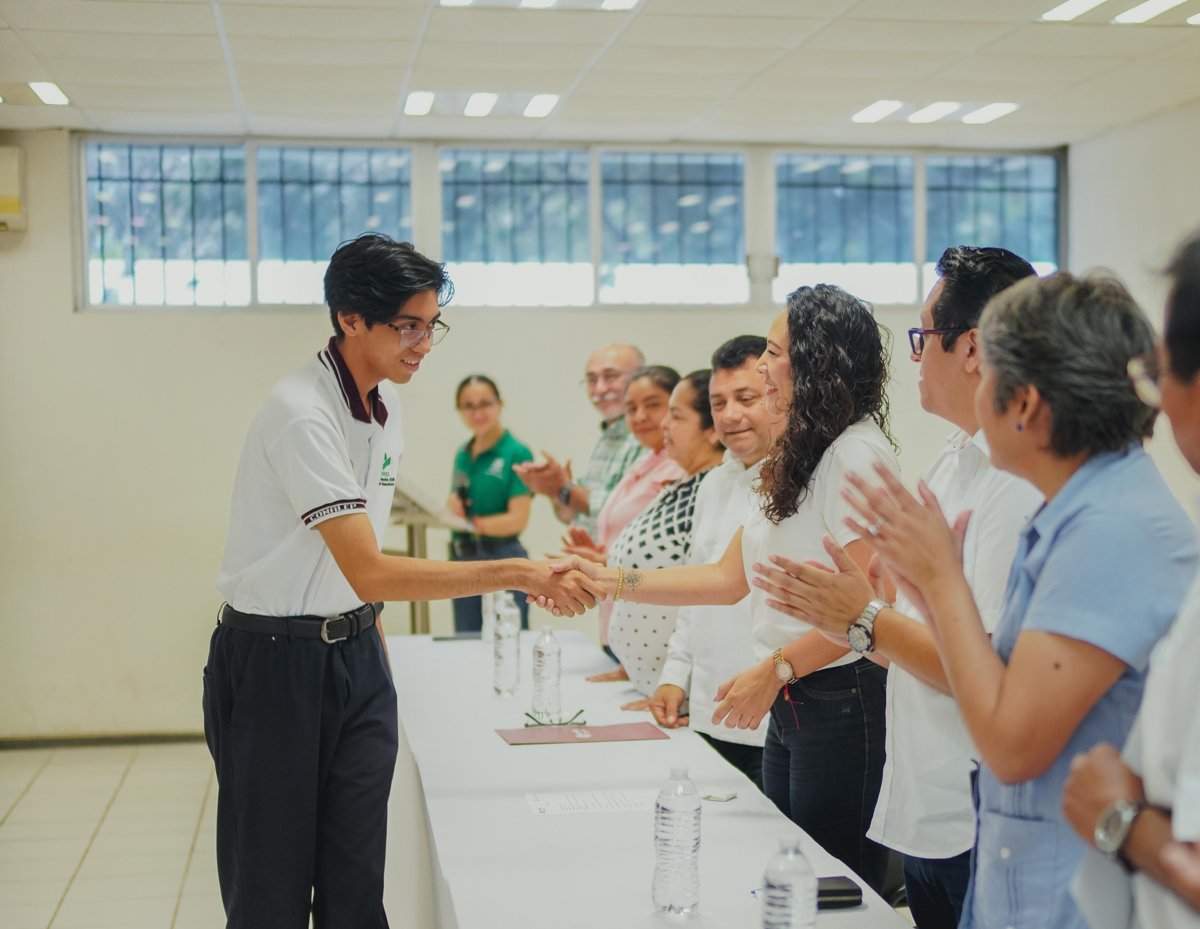 ENTREGA DE 269 CERTIFICACIONES LABORALES EN CONALEP PLANTEL CAMPECHE