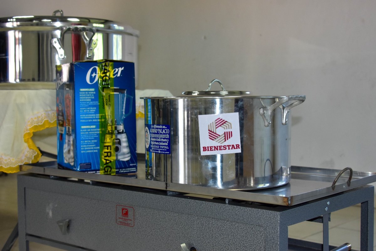 BIENESTAR EQUIPA COMEDOR COMUNITARIO EN ESCÁRCEGA