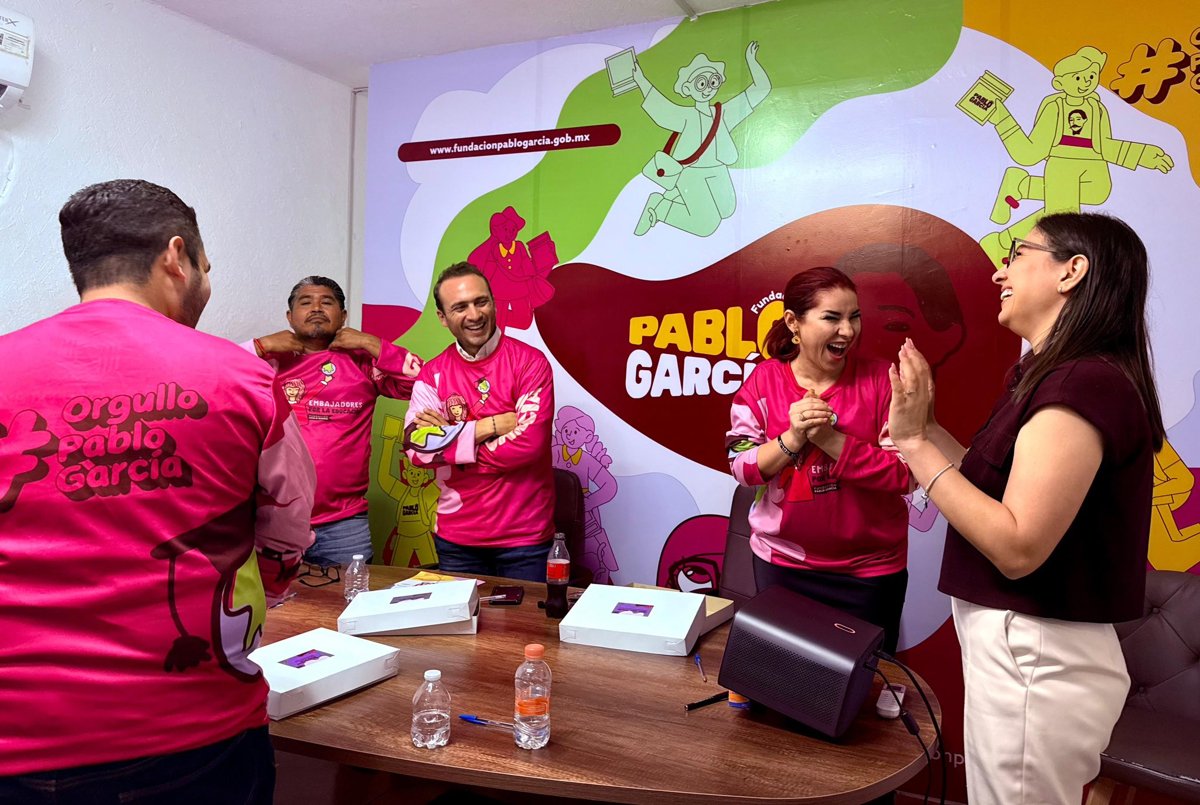 PRESENTACIÓN DE EMBAJADORES Y BECARIOS