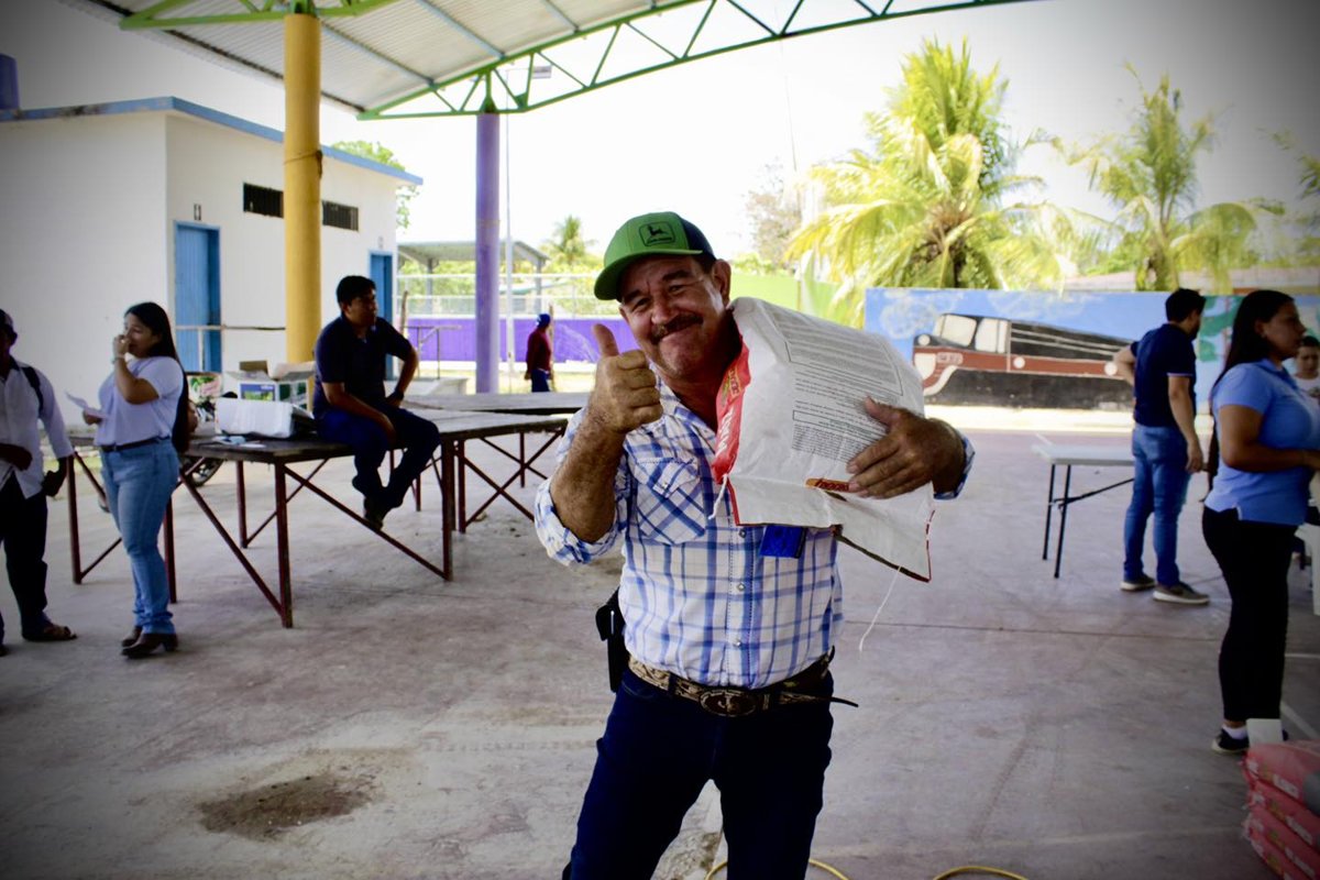 RECIBEN PRODUCTORES DE CARMEN MÁS DE MIL BULTOS DE SEMILLA DE MAÍZ