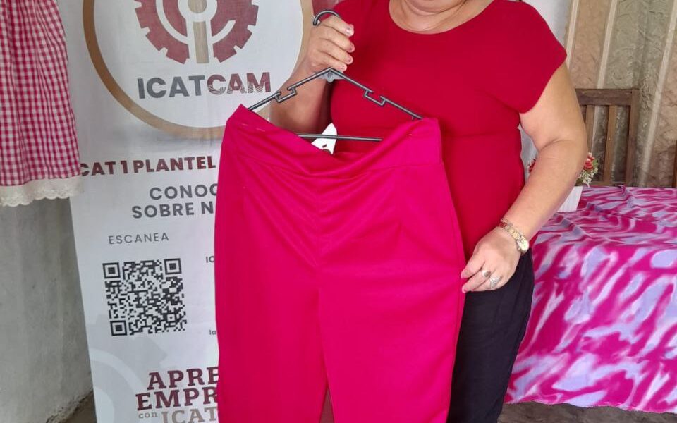 EL ICAT PLANTEL CHAMPOTÓN ENTREGA CONSTANCIAS EN LA COMUNIDAD “5 DE FEBRERO”