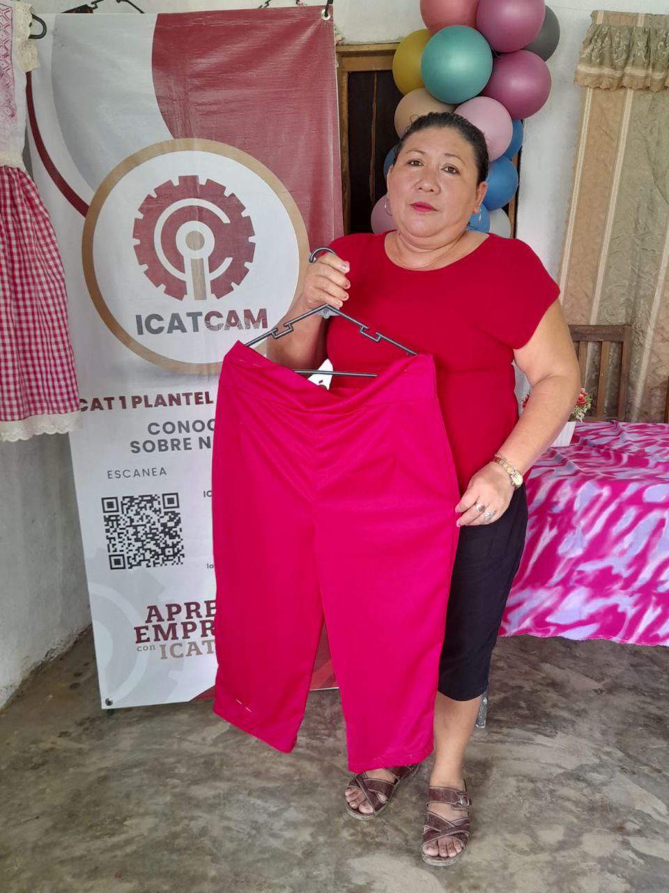 EL ICAT PLANTEL CHAMPOTÓN ENTREGA CONSTANCIAS EN LA COMUNIDAD “5 DE FEBRERO”