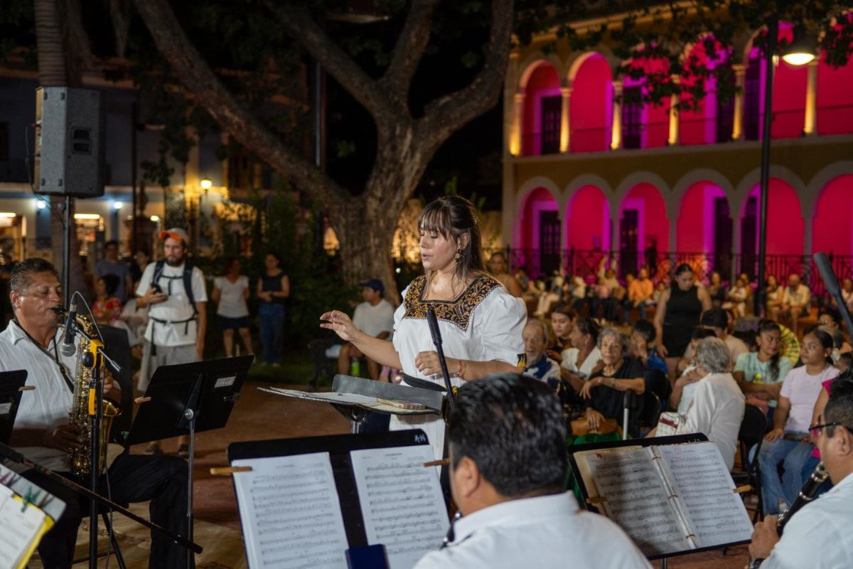 CONCIERTO DE MÚSICA CAMPECHANA HIZO VIBRAR LA CIUDAD