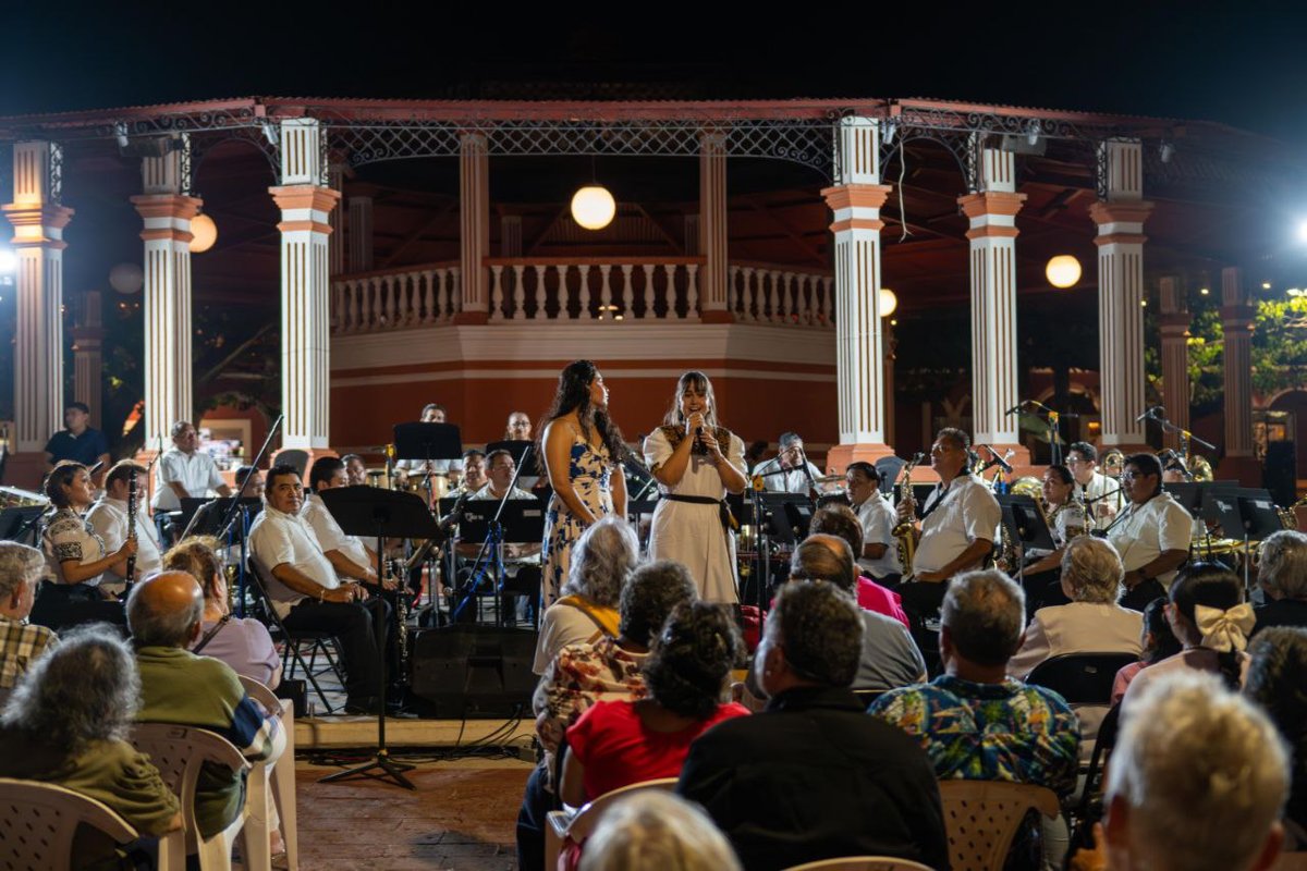 CONCIERTO DE MÚSICA CAMPECHANA HIZO VIBRAR LA CIUDAD