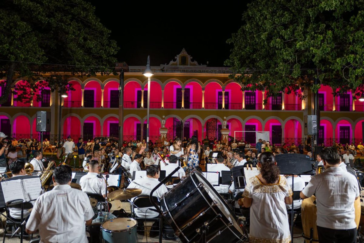 CONCIERTO DE MÚSICA CAMPECHANA HIZO VIBRAR LA CIUDAD