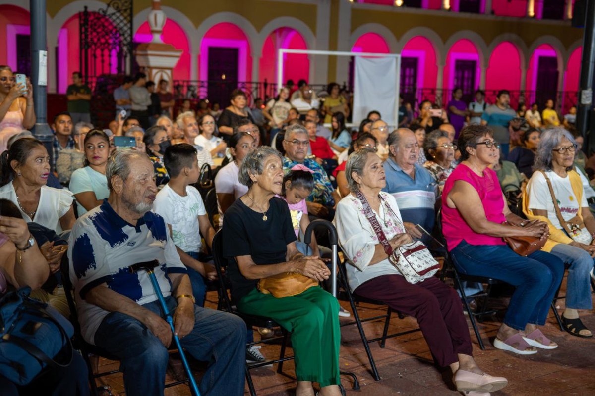 CONCIERTO DE MÚSICA CAMPECHANA HIZO VIBRAR LA CIUDAD