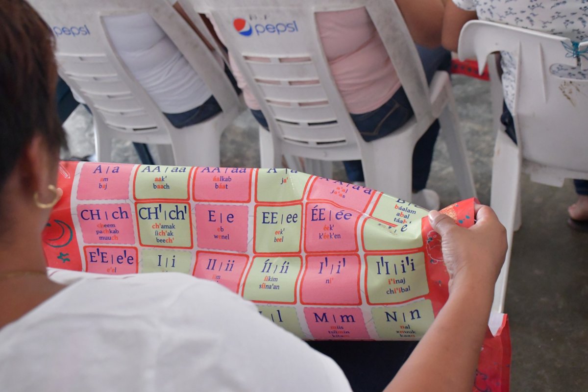 LA SECRETARÍA DE INCLUSIÓN ENTREGA MATERIALES EN LENGUA MAYA AL ÁREA FEMENIL DEL CERESO DE KOBÉN