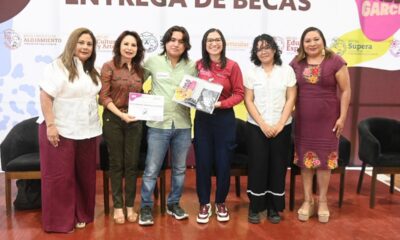 ENTREGA DE BECAS A JOVENES DE MEDIA SUPERIOR Y LICENCIATURA EN CAMPECHE