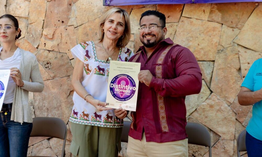 IMEC ENTREGA PLACA DE DISTINTIVO MORADO A INSTITUCIONES Y EMPRESAS EN EL MARCO DE LOS 16 DDA
