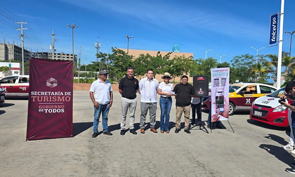 IMPULSAN DESCARGA DE LA APP “CAMPECHE GO” CON PEGATINAS EN TAXIS DE LA CIUDAD