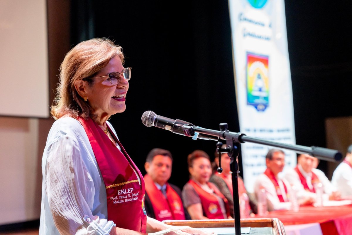 LIZ HERNÁNDEZ, MADRINA DE GENERACIÓN EN LA ESCUELA NORMAL DE EDUCACIÓN PREESCOLAR EN HECELCHAKÁN