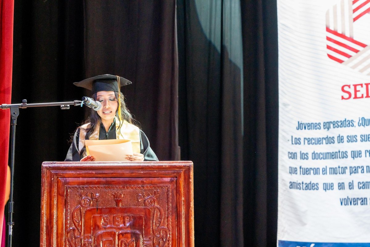 LIZ HERNÁNDEZ, MADRINA DE GENERACIÓN EN LA ESCUELA NORMAL DE EDUCACIÓN PREESCOLAR EN HECELCHAKÁN