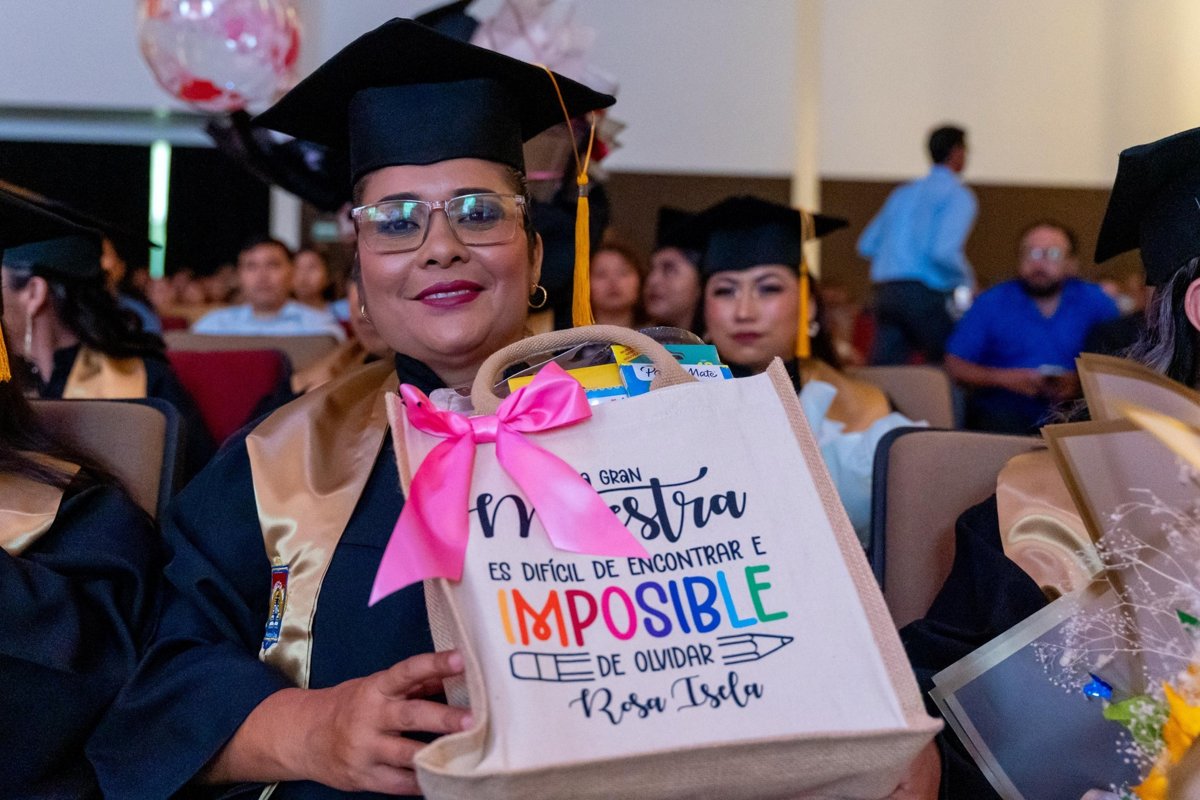LIZ HERNÁNDEZ, MADRINA DE GENERACIÓN EN LA ESCUELA NORMAL DE EDUCACIÓN PREESCOLAR EN HECELCHAKÁN