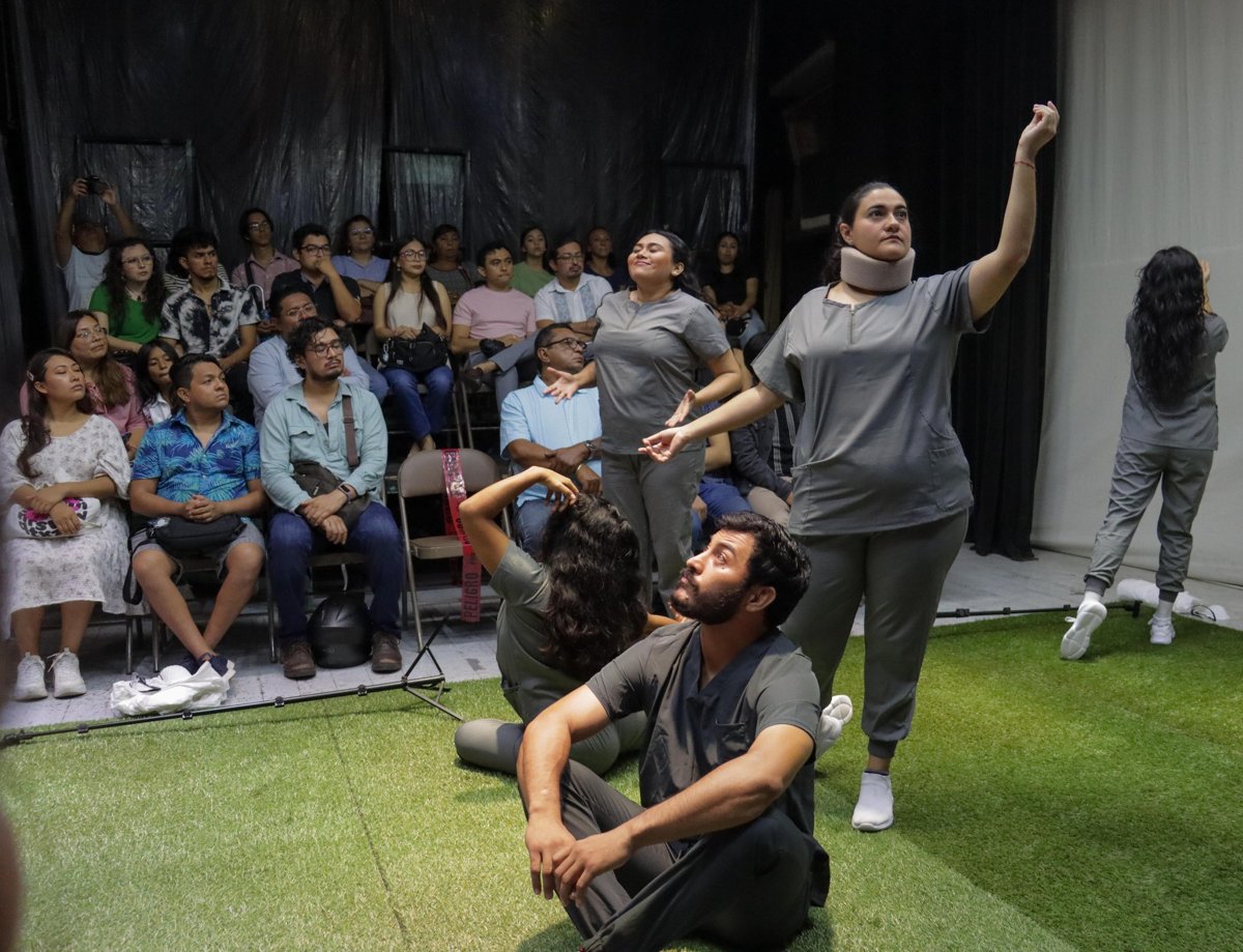 DIVINO NARCISO TEATRO PRESENTÓ: DECAMERON 2040