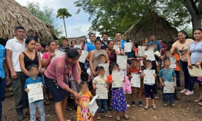 ENTREGAN ACTAS DE NACIMIENTO GESTIONADAS POR LA SECRETARÍA DE INCLUSIÓN A POBLACIÓN GUATEMALTECA