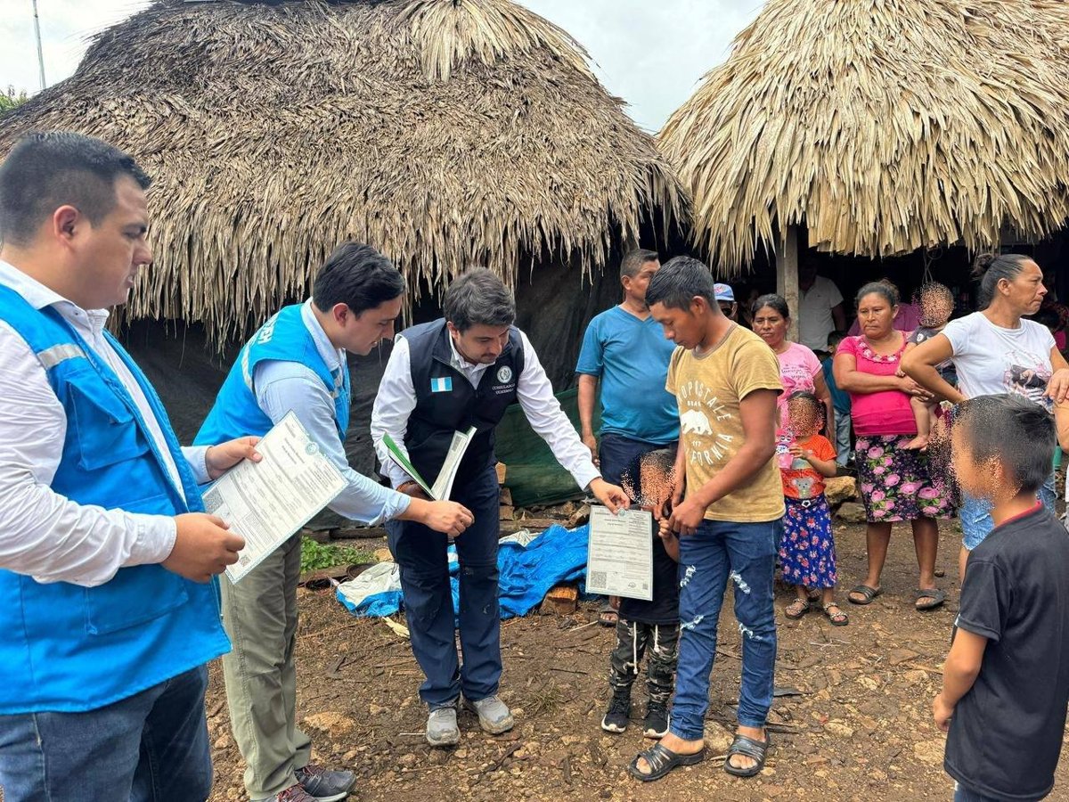 ENTREGAN ACTAS DE NACIMIENTO GESTIONADAS POR LA SECRETARÍA DE INCLUSIÓN A POBLACIÓN GUATEMALTECA