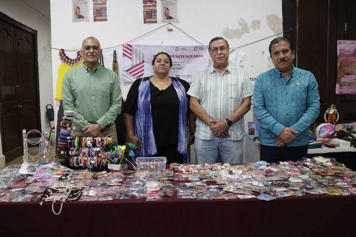 IMPULSAN LA REINSERCIÓN SOCIAL A TRAVÉS DE LA VENTA DE ARTESANÍAS ELABORADAS POR PPL