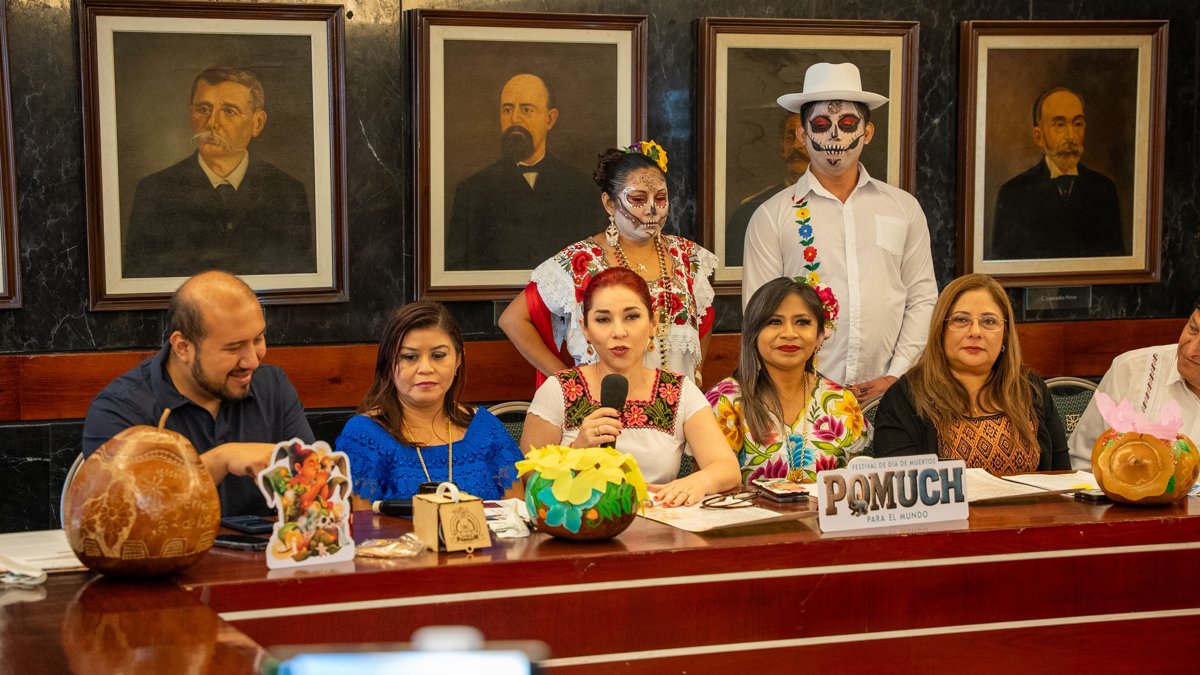 PRESENTAN PROGRAMA DE ACTIVIDADES DEL FESTIVAL DE DÍA DE MUERTOS "POMUCH PARA EL MUNDO" 2025