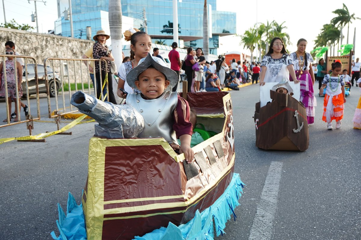 MÁS DE CUATRO MIL PERSONAS DESFILAN CON ORGULLO PARA CELEBRAR A CAMPECHE