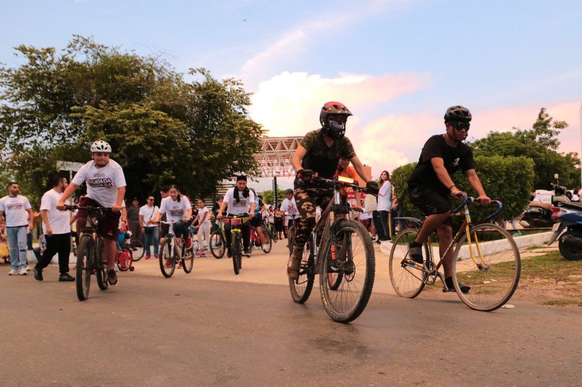 JUVENTUDES PARTICIPAN EN RODADA Y CARRERA POR EL DÍA DE MUERTOS