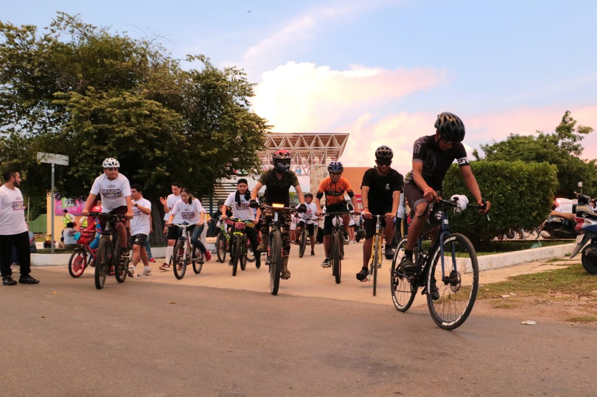 JUVENTUDES PARTICIPAN EN RODADA Y CARRERA POR EL DÍA DE MUERTOS