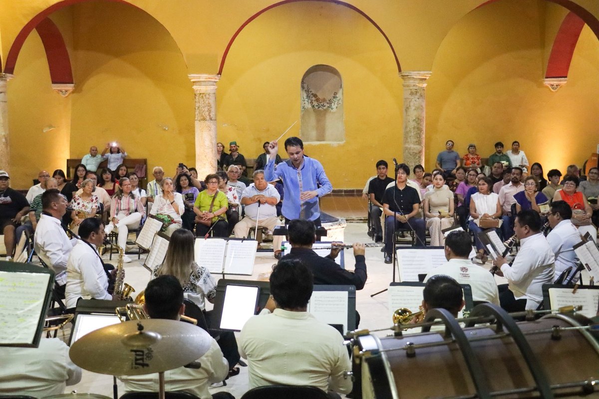 BANDA DE MÚSICA DEL ESTADO DELEITÓ AL PÚBLICO BAJO LA BATUTA DEL MAESTRO DAVID PÉREZ OLMEDO