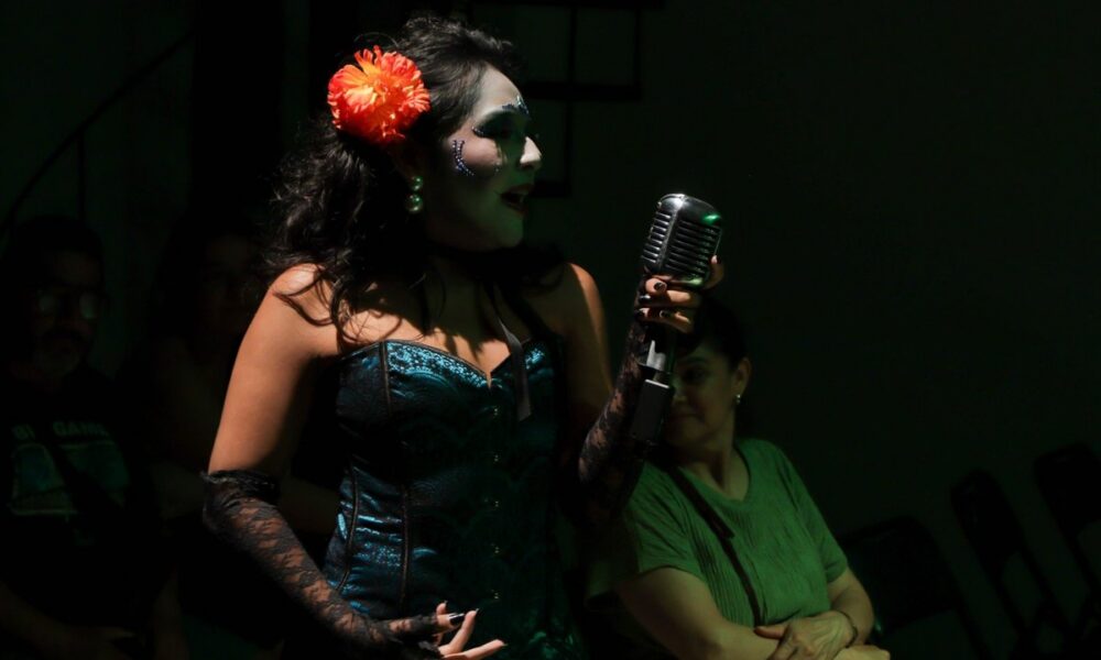 "LO ESENCIAL DE ELENA VIDAL" CAUTIVA AL PÚBLICO CAMPECHANO EN NOCHE DE JUEVES