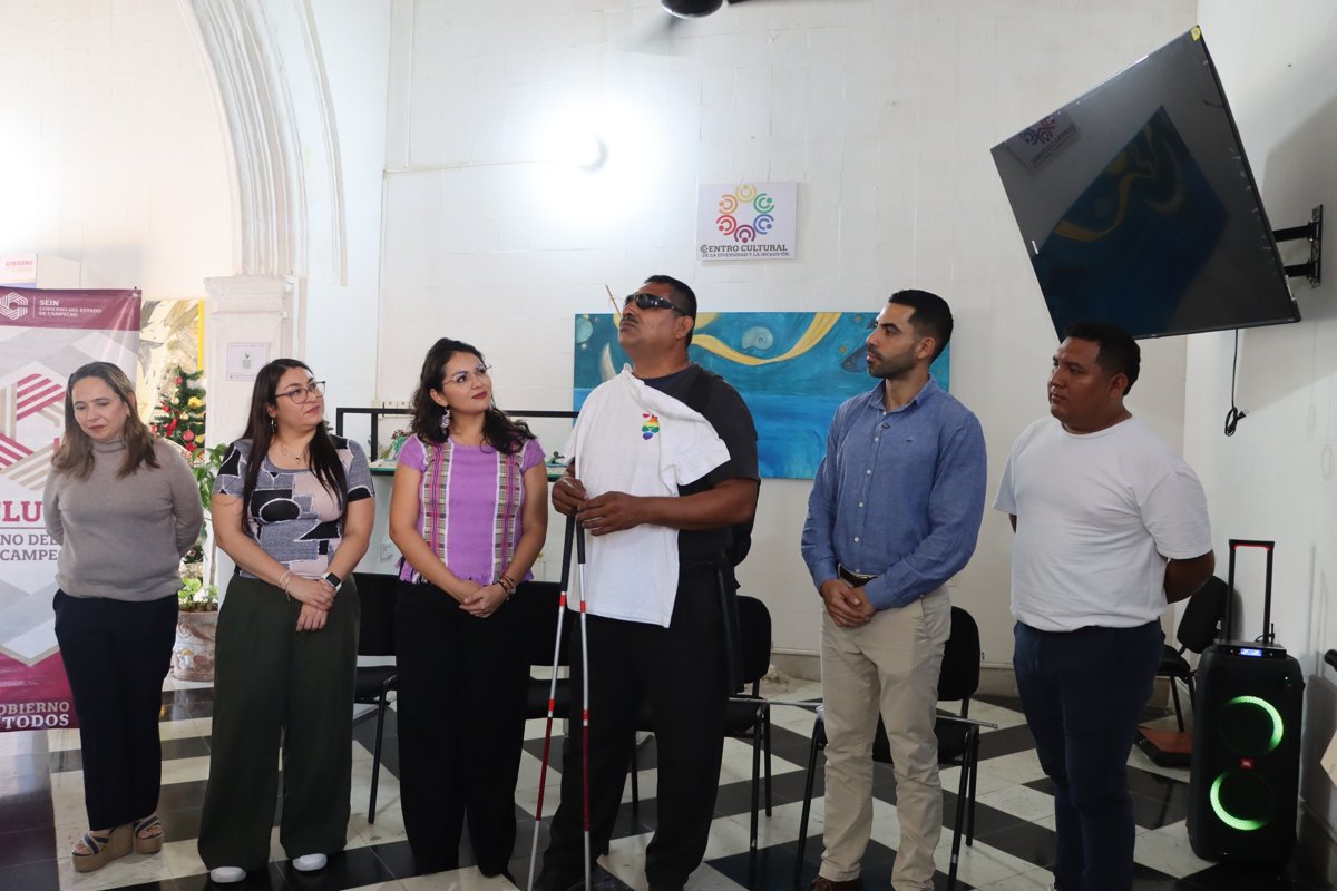 SECRETARÍA DE INCLUSIÓN ENTREGA BASTONES BLANCOS A PERSONAS CON DISCAPACIDAD VISUAL
