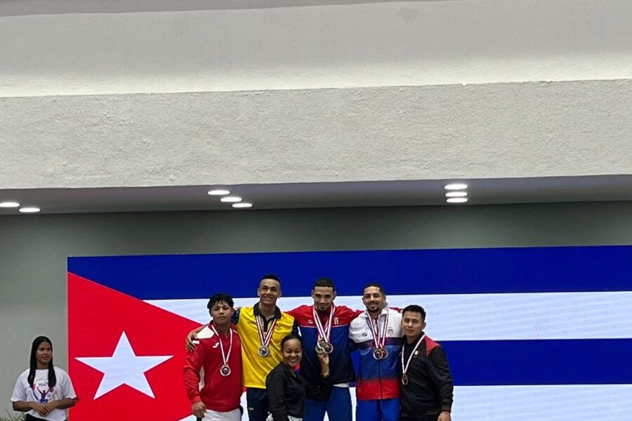 JOSÉ POOX PERALTA, BRONCE EN EL CENTROAMERICANO DE PESAS, EN DOMINICANA
