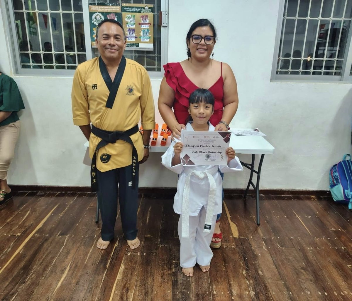 EL CENTRO DE DESARROLLO COMUNITARIO ESPERANZA RECONOCE A SU PRIMERA GENERACIÓN DE TAEKWONDO