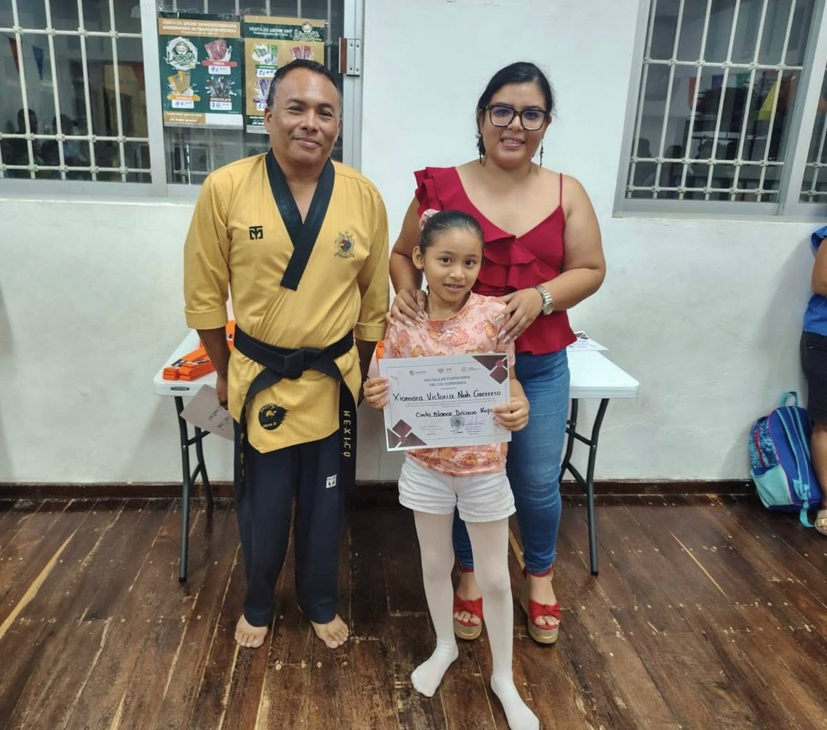 EL CENTRO DE DESARROLLO COMUNITARIO ESPERANZA RECONOCE A SU PRIMERA GENERACIÓN DE TAEKWONDO