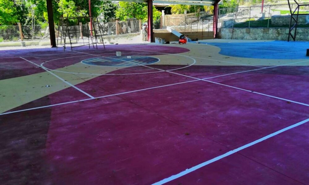 CONSTRUCCIÓN DE LA CANCHA TECHADA Y ÁREA RECREATIVA EN DIVISIÓN DEL NORTE, ESCÁRCEGA