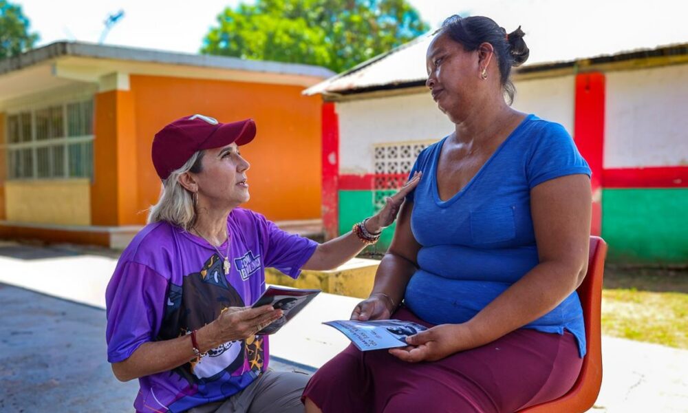 IMEC DIFUNDE LA CARTILLA DE DERECHOS DE LAS MUJERES EN LA COMUNIDAD DE TILA, EN LA ZONA DE LOS RÍOS