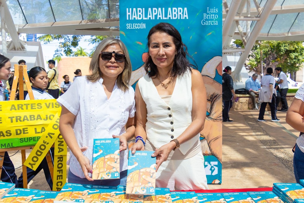 CAMPECHE ENTREGA 3,000 EJEMPLARES DE LA COLECCIÓN “25 PARA EL 25"