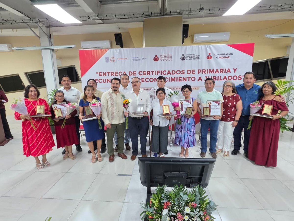 ENTREGAN CONSTANCIAS DE ALFABETIZACIÓN Y CERTIFICADOS DE EDUCACIÓN BÁSICA