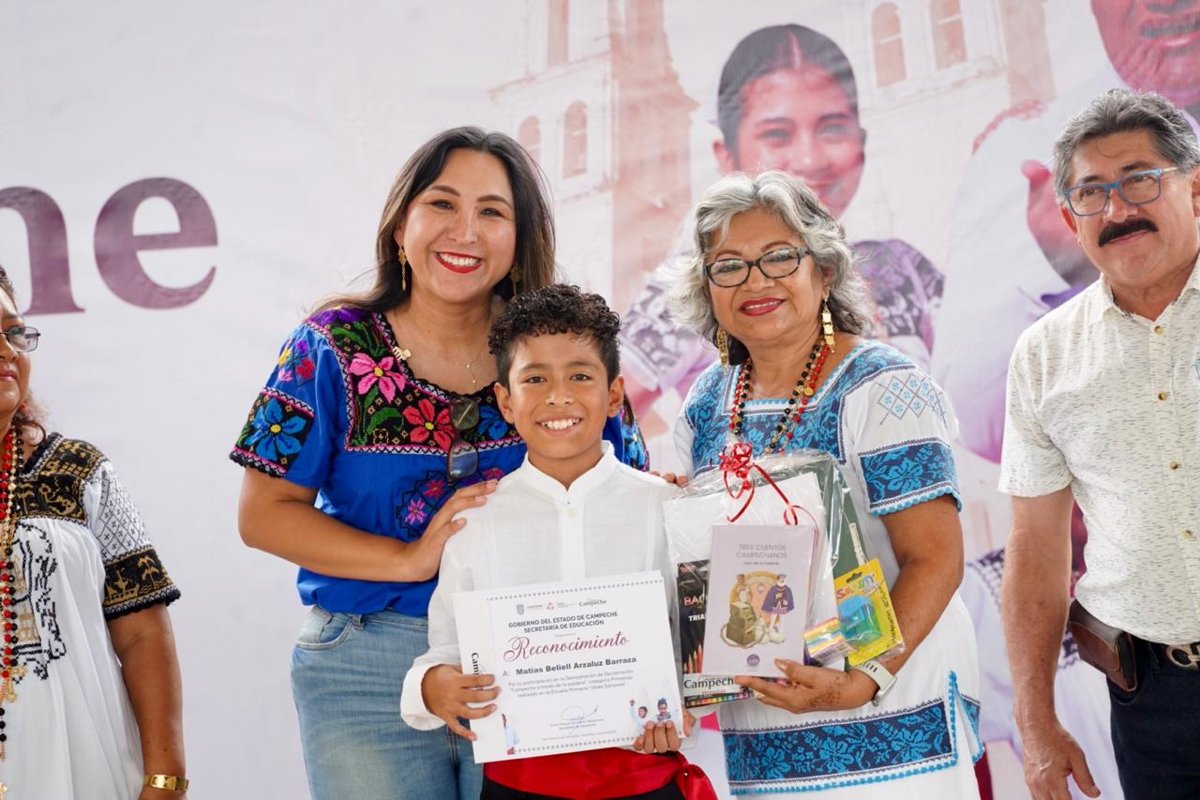 PARTICIPAN ALUMNOS DE PRIMARIA EN JORNADA DE DECLAMACIÓN POR EL MES DE LA CAMPECHANIDAD