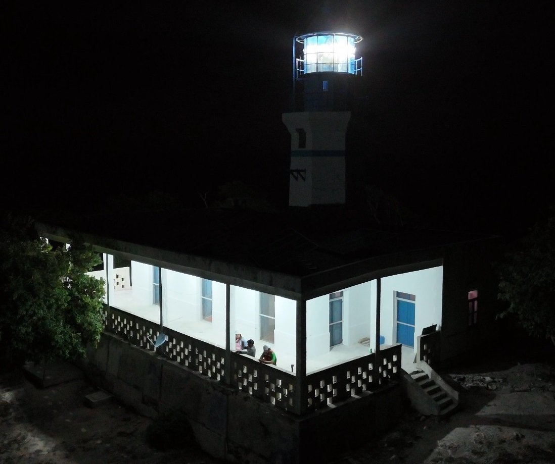 CON INVERSIÓN DE MÁS DE UN MDP., APICAM MODERNIZA ILUMINACIÓN Y CASA DEL FARO DEL MORRO EN SEYBAPLAYA