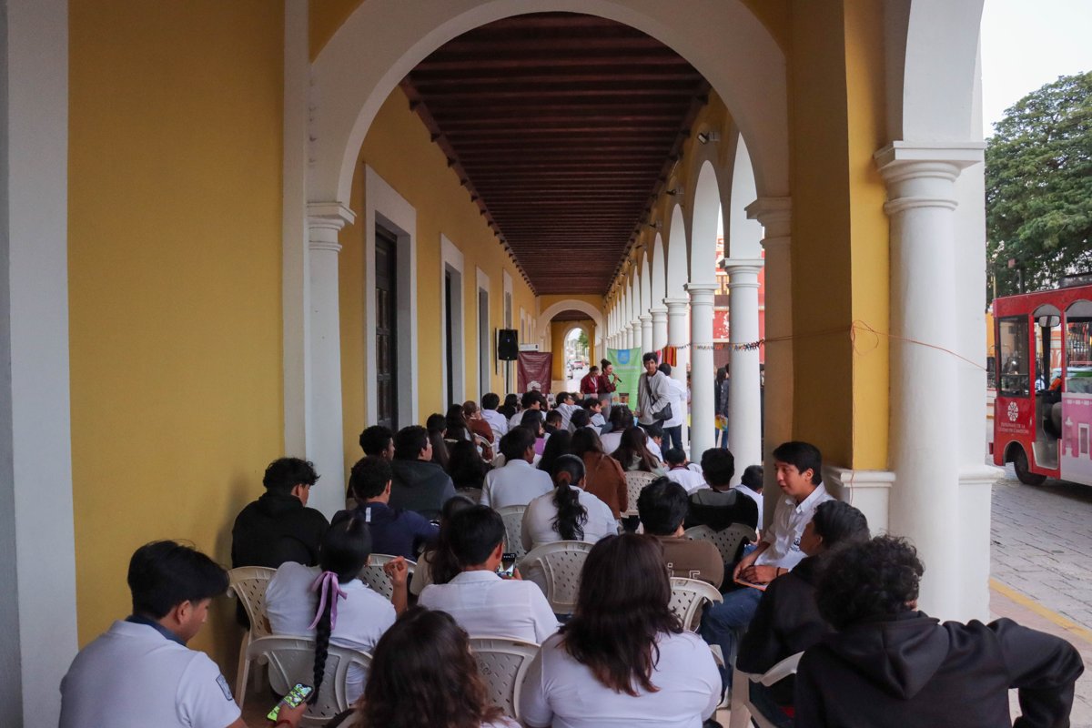 PRESENTAN LEYENDAS DE HAMPOLOL, EN EL DÍA NACIONAL DEL LIBRO