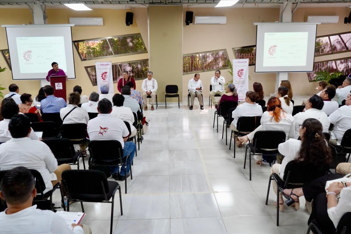 CLAUSURAN REUNIÓN ESTATAL DE DIRECTIVOS DE LA DGETI CAMPECHE