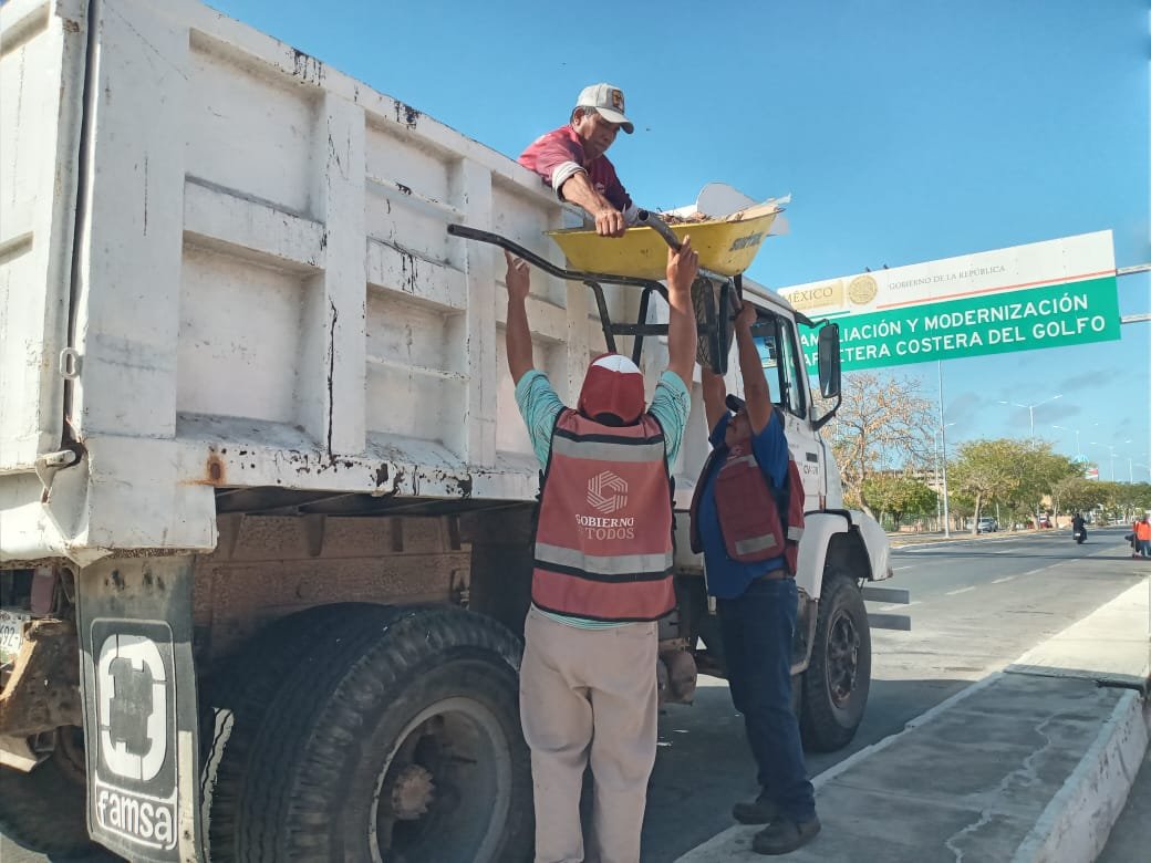 TITULAR DE LA SEDUMOP RECORRE COCTELEROS