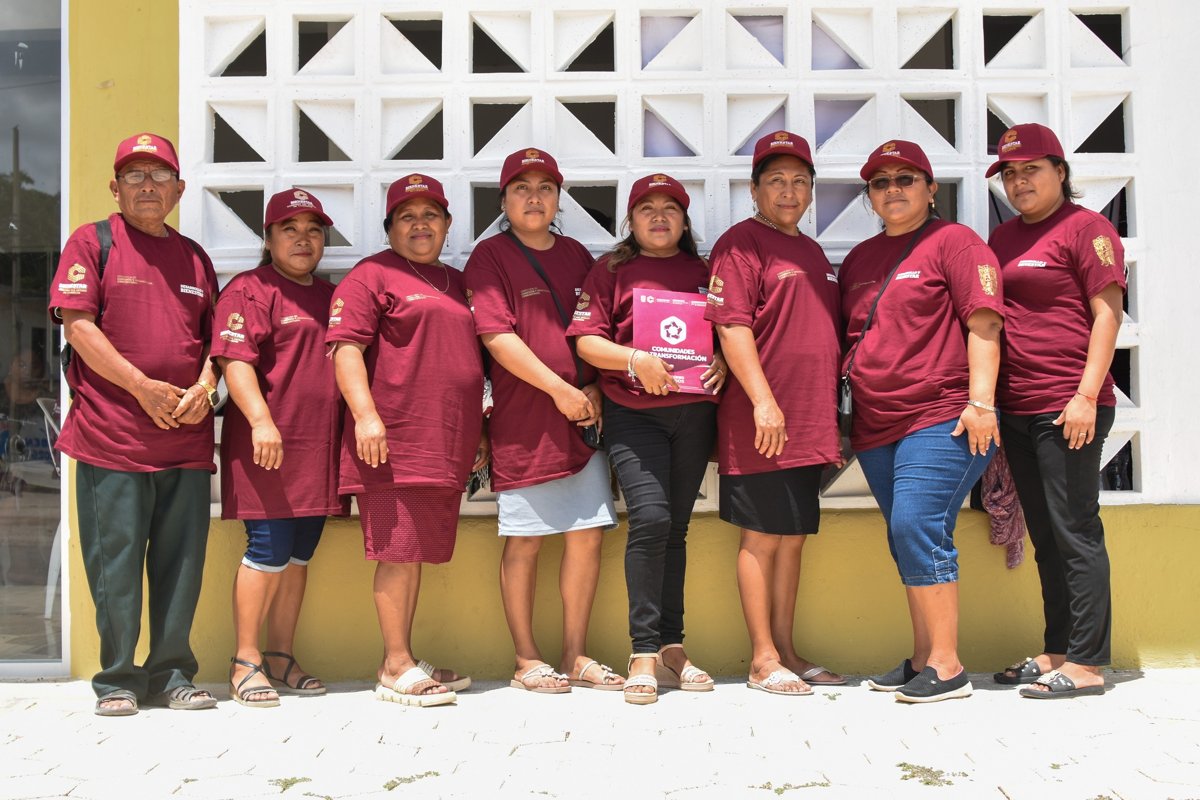 BIENESTAR ENTREGA DE KITS DE LIMPIEZA Y APOYOS PARA REMODELAR ESPACIOS PÚBLICOS EN COMUNIDADES DE HOPELCHÉN
