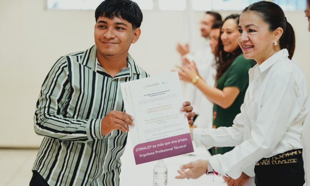 ENTREGA DE TÍTULOS A EGRESADOS GENERACIÓN 2022-2025 DE PLANTEL CAMPECHE