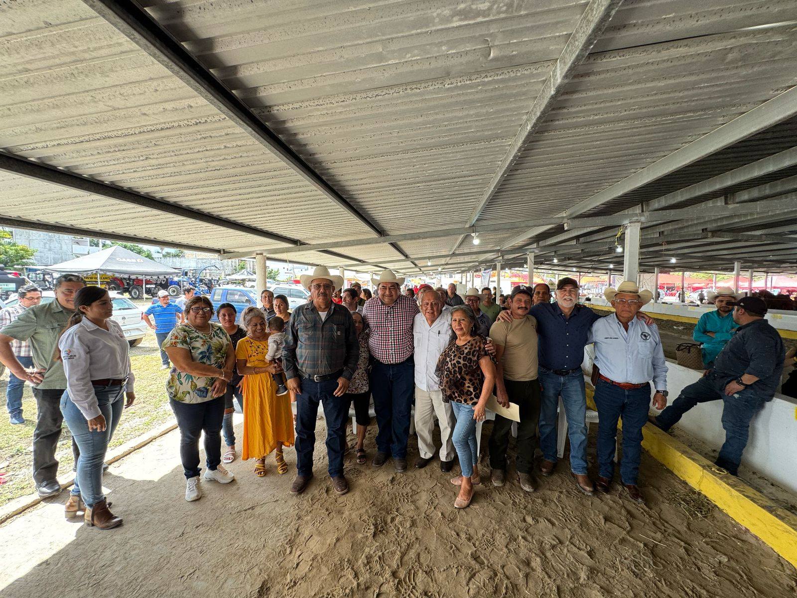 ENTREGAN EQUIPOS A BAJO COSTO EN CANDELARIA