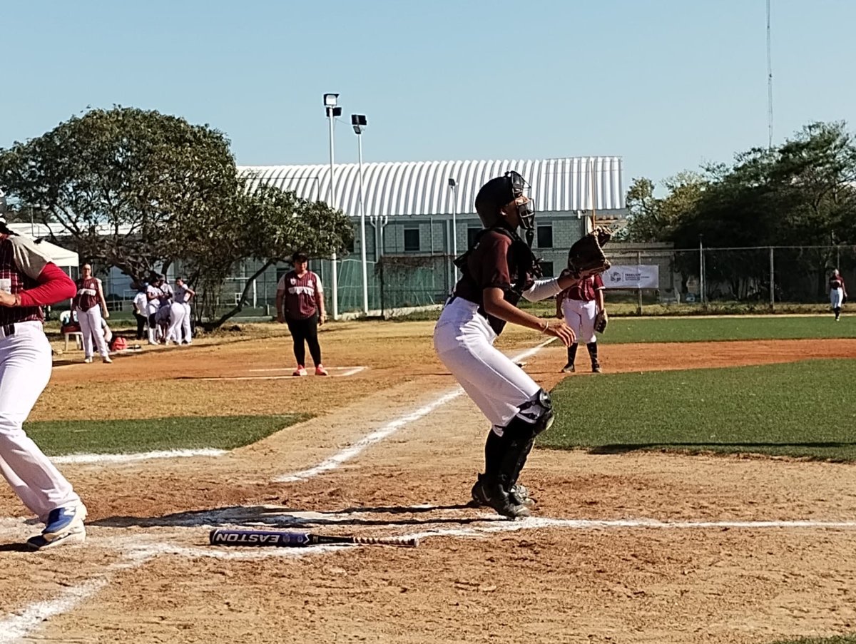 CAMPECHE TIENE JORNADA POSITIVA AL INICIAR EL MACRO REGIONAL DE SÓFTBOL