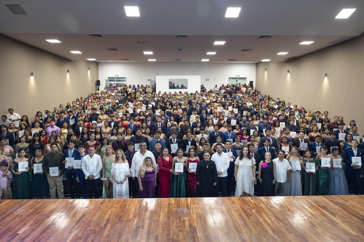 EGRESAN MÁS DE TRES MIL 100 ESTUDIANTES DEL COBACAM