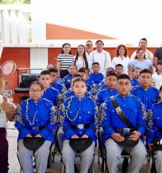 PARTICIPAN ALUMNOS DE SECUNDARIA EN CONCURSO DE BANDAS DE GUERRA